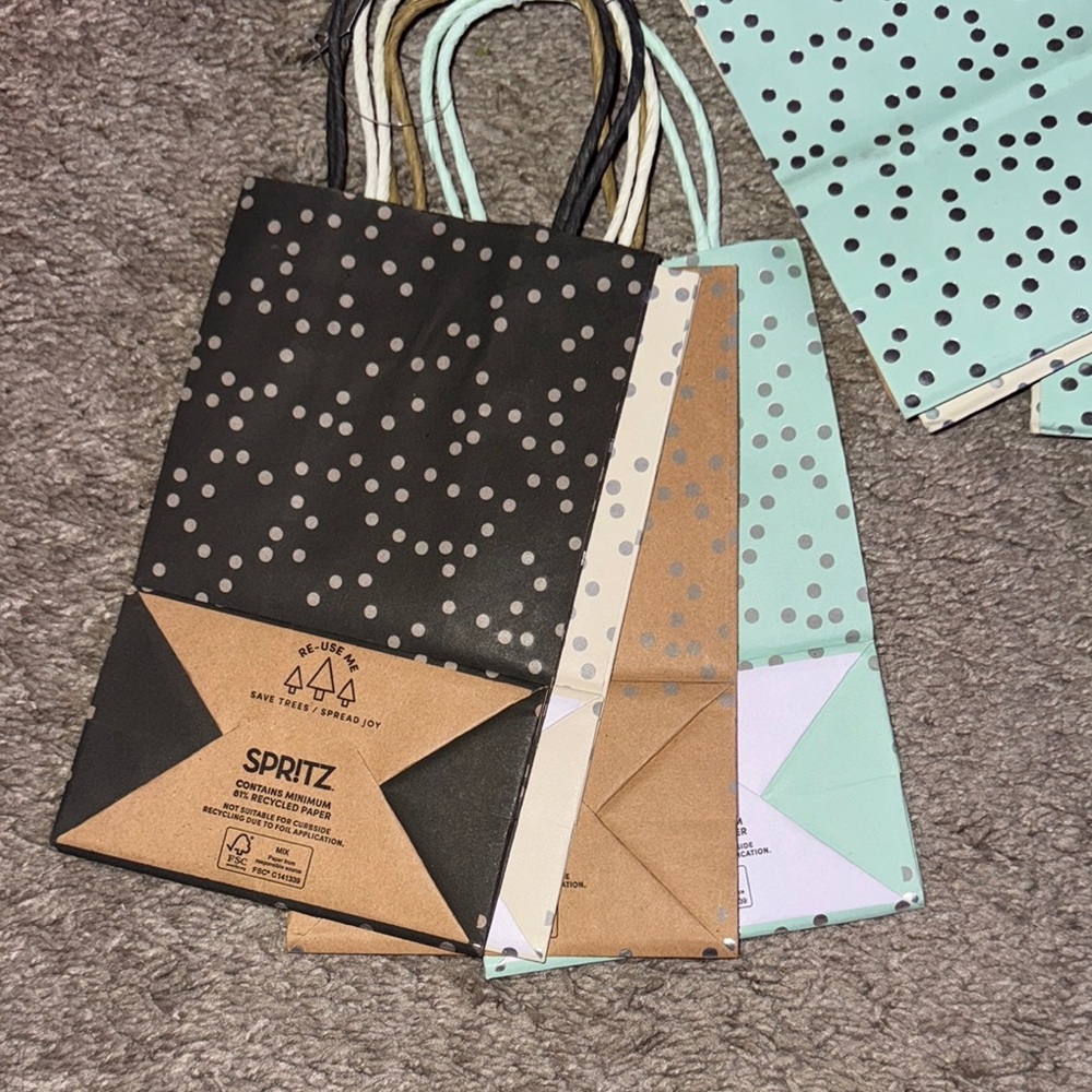 Spritz Black and Tan Shopping Bags with Elegant Design
